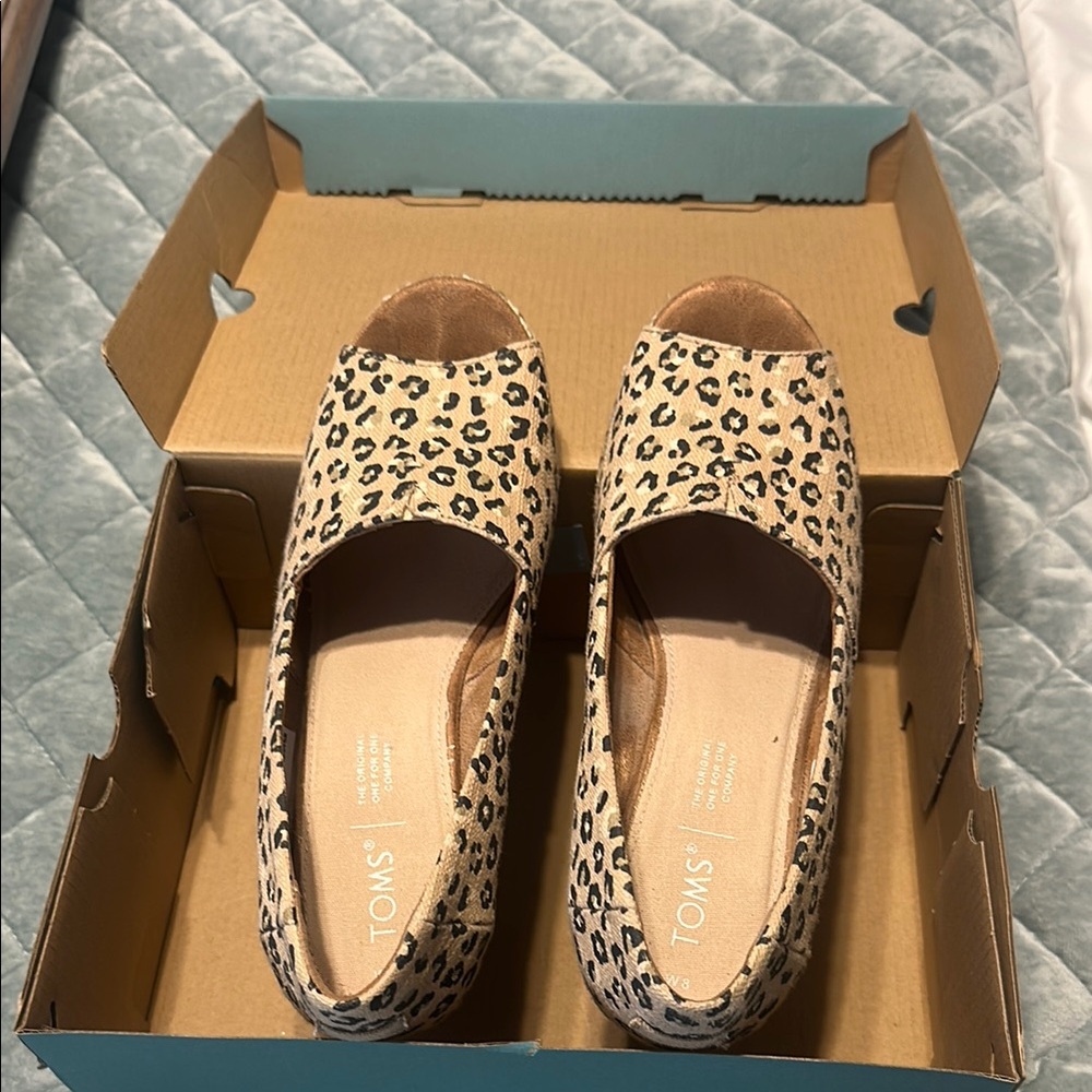 TOMS Leopard Print Peep Toe wedge